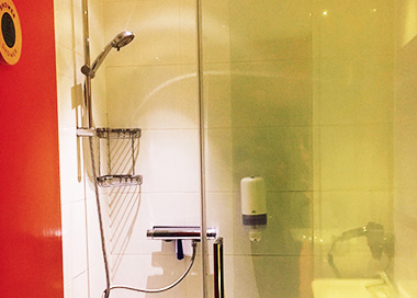 キャスト到着後、シャワーへのご誘導があるかと思います。もし先にシャワーへお入りのお客様もお手数ですが、もう一度お入り頂きますのでご了承くださいませ