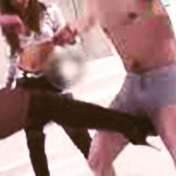 姉ギャルにアソコ蹴られる